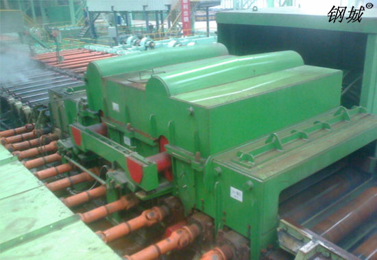 济钢4300宽厚板除鳞机